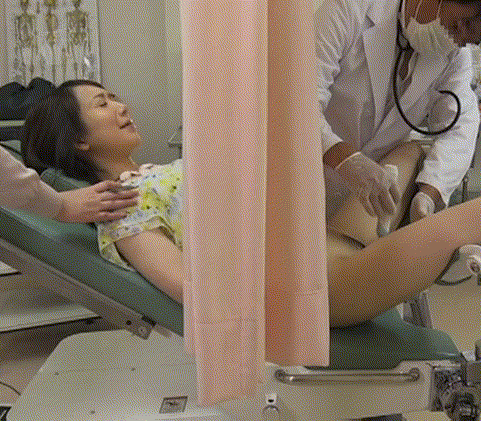 【産婦人科診察画像】マンコの中をガッツリ見られてる女性たち(エロGIF)・11枚目