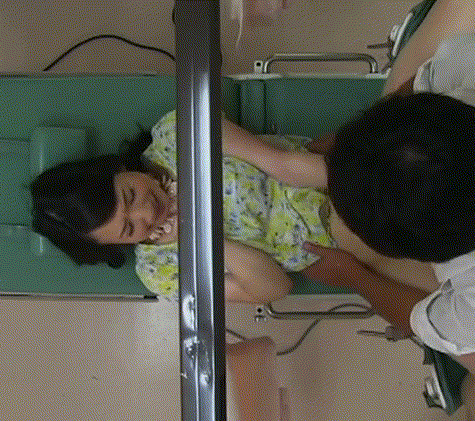 【産婦人科診察画像】マンコの中をガッツリ見られてる女性たち(エロGIF)・13枚目