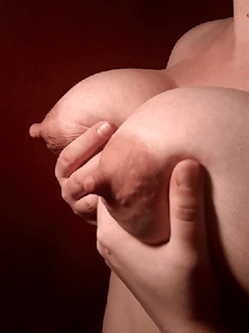 【授乳GIF】乳を吸われる女たち。男は爆乳ほど燃えるんですｗｗｗｗｗｗ・111枚目