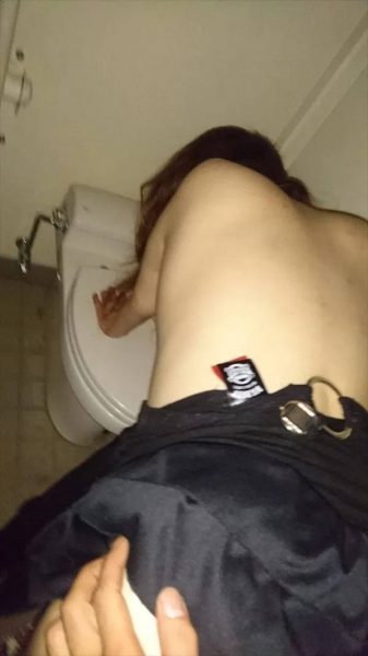 【エロ画像】障がい者用トイレに籠もってセックスする迷惑カップル、マジで晒されろよｗｗｗｗｗｗ・10枚目