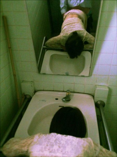 【エロ画像】障がい者用トイレに籠もってセックスする迷惑カップル、マジで晒されろよｗｗｗｗｗｗ・11枚目