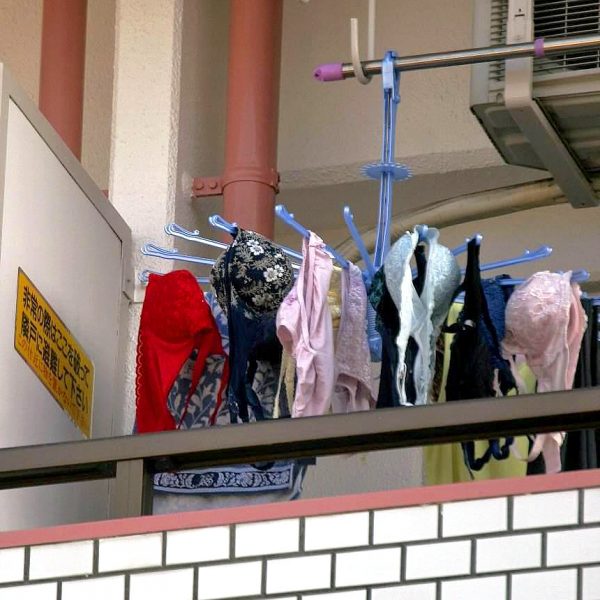 【ゴクリ・・・】一階ベランダだともはやトラップにしか見えない“女の子洗濯物”のエロ画像ｗｗｗｗｗｗｗｗ・8枚目