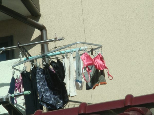 【ゴクリ・・・】一階ベランダだともはやトラップにしか見えない“女の子洗濯物”のエロ画像ｗｗｗｗｗｗｗｗ・33枚目